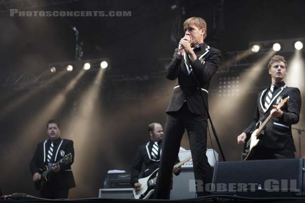 THE HIVES - 2007-08-24 - SAINT CLOUD - Domaine National - Grande Scene - Per Almqvist - Niklas Almqvist - Mikael Karlsson Åström - Björn Mattias Bernvall